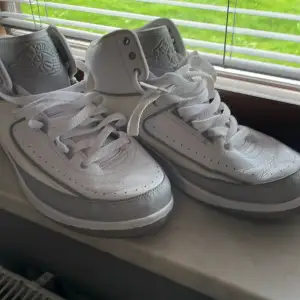 Jordans till salu använda men i bra skick inget sönder eller sånt vintage