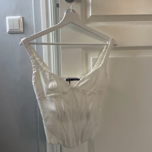 Topp från zara - Korsettliknande topp från zara, stl xs 