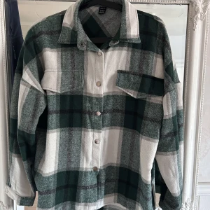 Skjorta/jacka - Fin skjorta i liknande fleecetyg  