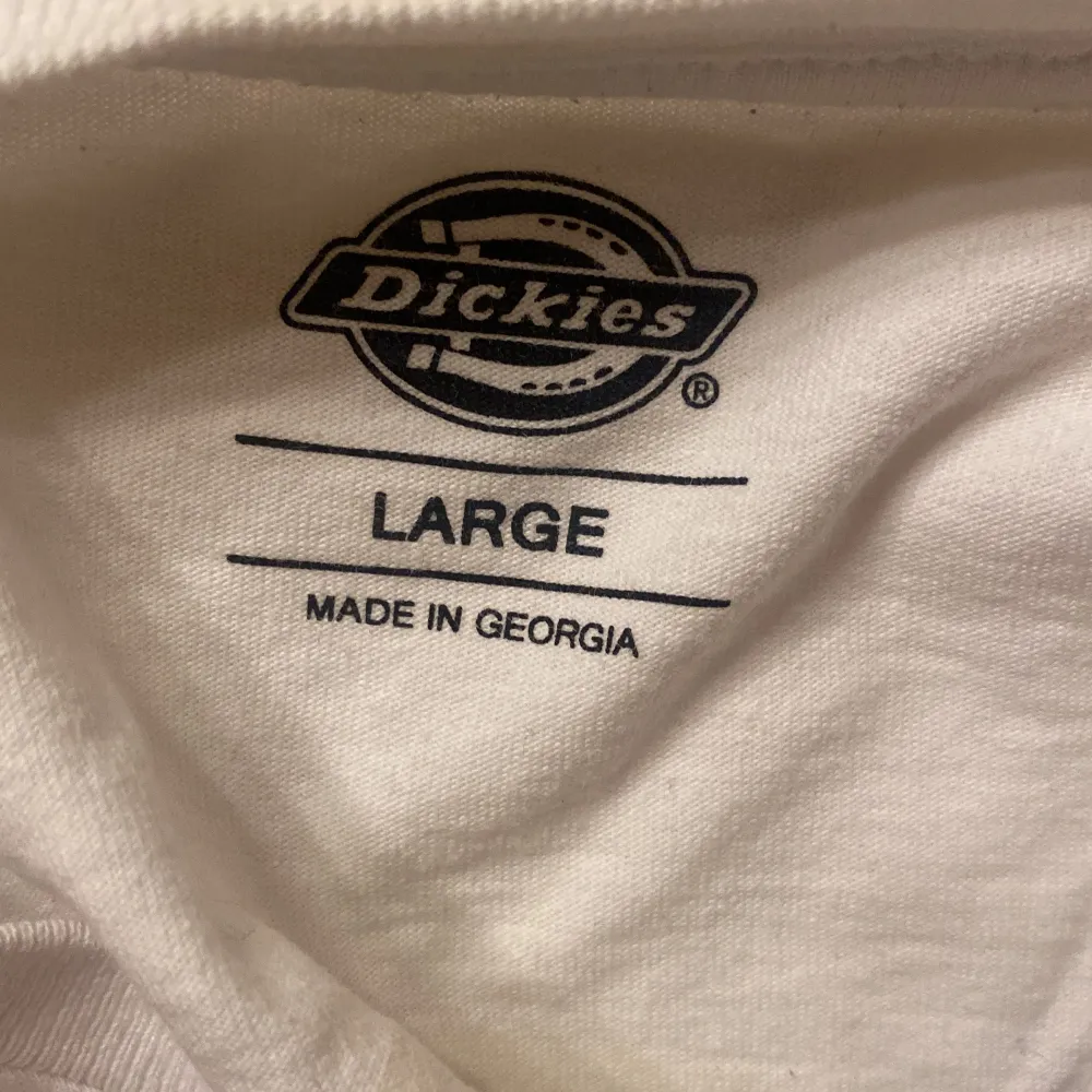 Långärmad t shirt i storlek large. Inte använt tröjan så mycket, så den är i ett gott skick . T-shirts.