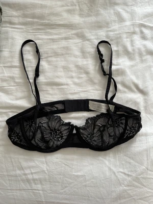 Bralett  - Från arket. Storlek 75A. Nypris 400. Välomhändertagen!