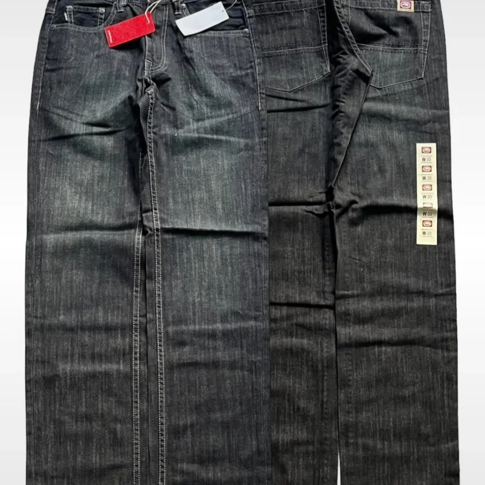 Dark wash loose fit from ecko unltd pants are new with tags Dimensions - length 106cm belt 38cm leg width 19.5cm thigh width at the crotch 29.5cm. Jeans & Byxor.
