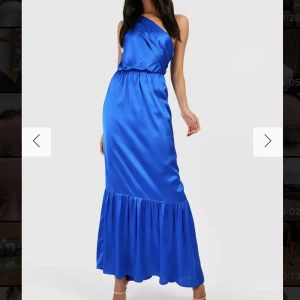 Balklänning  - Säljer då jag köpte men i fel storlek, annars jättefin och helt ny. Säljer för ordinarie pris +frakt💘