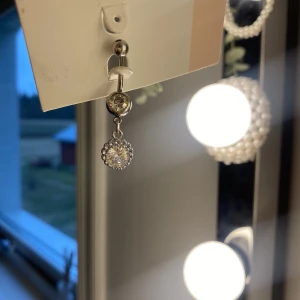 Navel piercing  - Helt oanvänd navel piercing (endast utagen ur förpackningen) från ur och Penn, frakten blir såklart billigare än angivet då det är så litet:) 