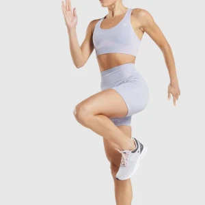 Gymshark - Lägger upp varje del av mitt gymsharkset i färgen ljusgrå (inte samma på bild) då den inte längre finns i sortimentet! Säljer delarna för 200 kr styck eller nedsatt paketpris. Passa på! Denna annons är för shortsen. Har kostat 499kr. Är knappt använda. 