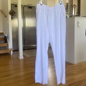 Linnebyxor  - Säljer mina linnebyxor från lager 157. Köpta här på Plick 100 + 60kr frakt 