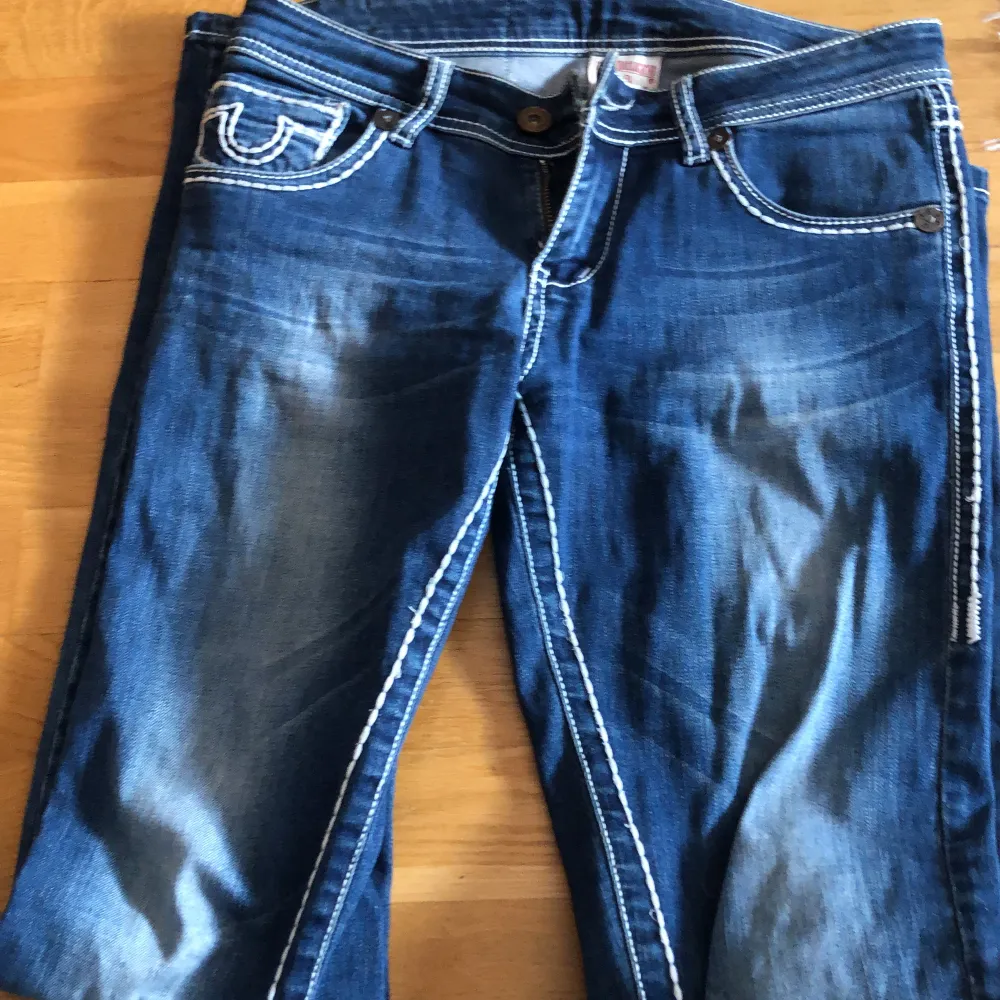Storlek 27 true religion jeans bra skick. Jeans & Byxor.