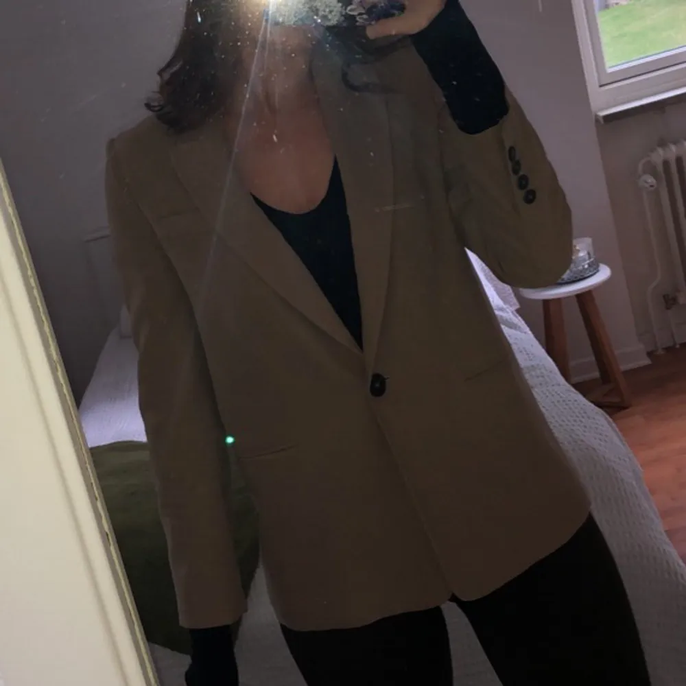 Använd fåtal gånger zara blazer är i strl xs.. Jackor.