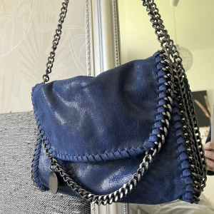 Kedjeväska - Blå jättefin kedjeväska 💕
