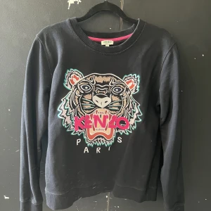 Kenzo - Säljer min kenzo tröja som jag inte använder längre och som har blivit för liten