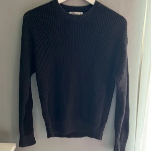 Tröja  - Långarmad stickad tröja 