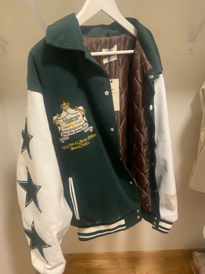 Jaded London - Neutrals Varsity Jacket - Jaded London Varsity Jacket köpt från hemsidan för ett par år sen. Går ej att få tag på