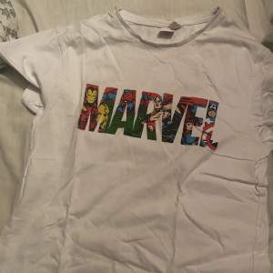 Marvel t-shirt som jag köpte när jag var på primark i Spanien för ca 4 år sedan, säljer den då den inte kommer till användes <3