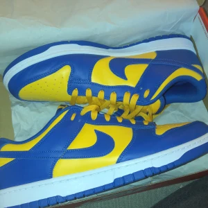 Ikea dunks - Hej! Säljer mina helt oanvända dunks blå gula. Jag säljer de pga att jag vann de på ett lotteri och har ingen mening att ha kvar de!