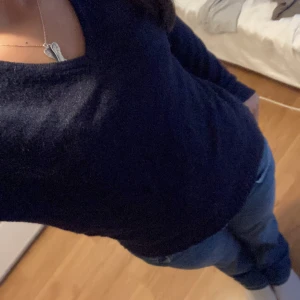 Stickad tröja  - Säljer denna jätte fina stickade tröjan från Vila. Tryck på köp nu om du vill köpa den 💗