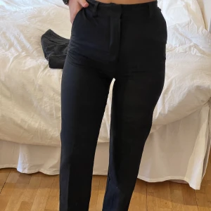 Filippa K byxor  - Kostymbyxor ifrån Filippa K.  Knappt använda då dom blivit små på mig.   Storlek 32/XSS