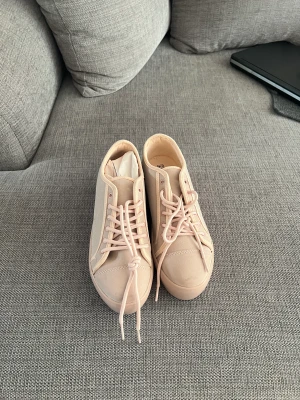 Skor  - Oanvända, bra Skick