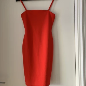 Klänning - Storlek S använd 1 gång