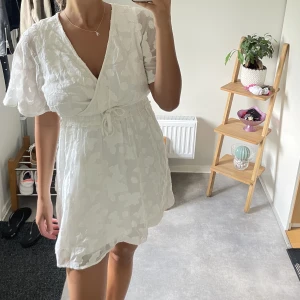 Vit klänning  - 🤍