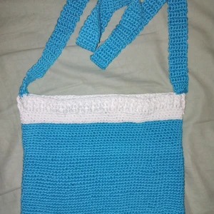 Bag, hand vâska - Hand väska som har styckat hemma. Jättefint model . Ny har aldrig använt. Jag stycket saker hemma och säljar den