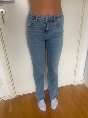 Väldigt bekväma och sköna jeans från Gina i storlek 158 , använd fåtal gånger 