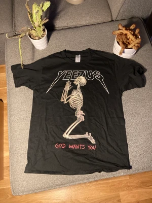 Yeezy tröja - Kopia på yeezy tröja Oanvänd 100% cotton material