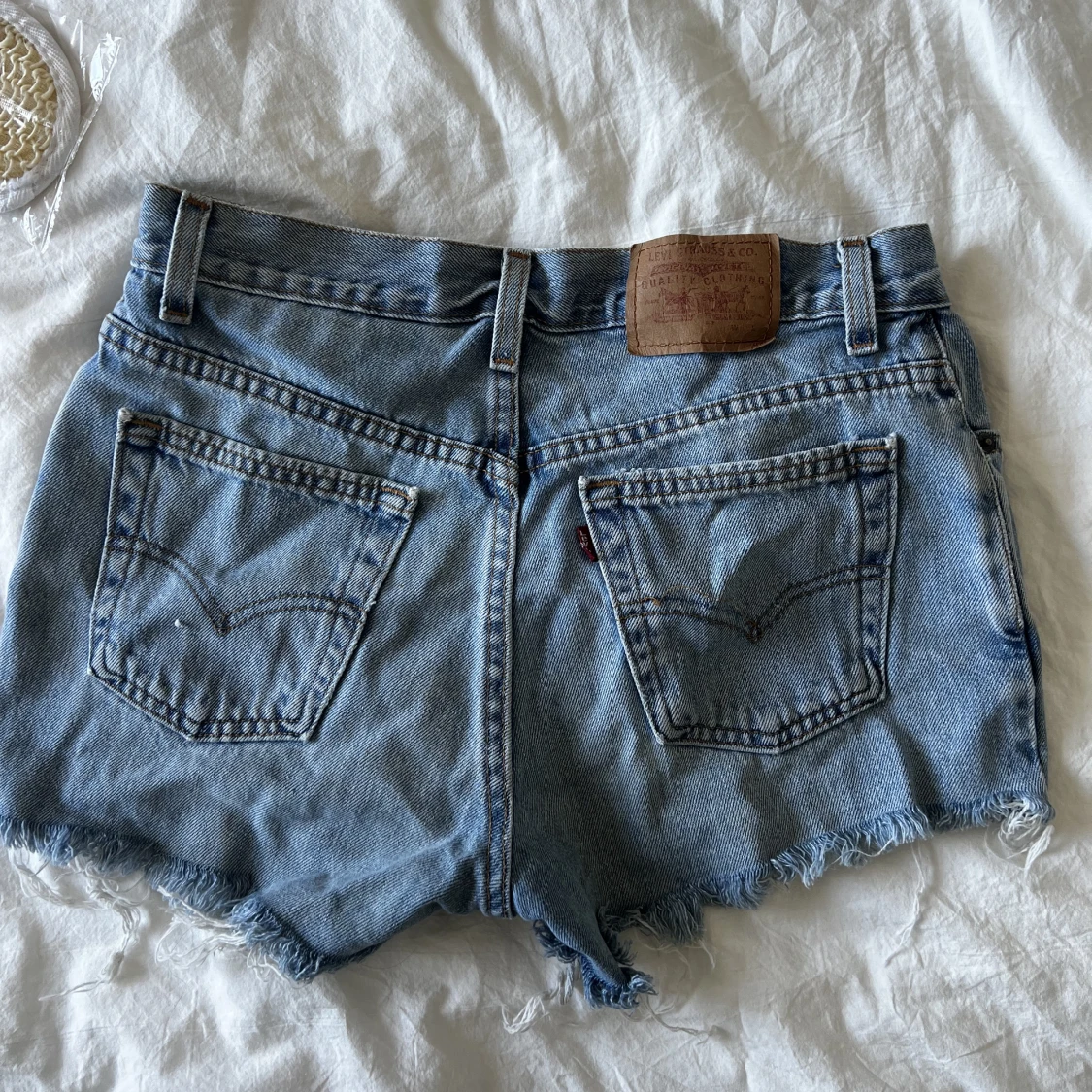 lågmidjade levis shorts 