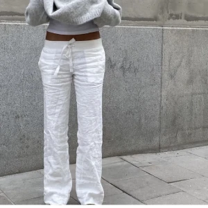 Alobha label - Alobha label linnebyxor i storlek xs är uppsydda så de passar 165-170 men de går att sprätta upp enkelt!❤️