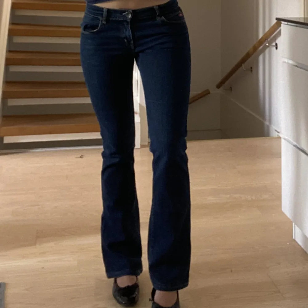 Så snygga jeans från miss sixty, size 27. Innerbenslängd ca 81 cm och midjemått ca 72-73 cm💓 160kr eller högsta bud! Jag är 169cm lång.. Jeans & Byxor.