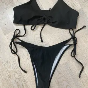 Säljer detta as snygga bikini set i storlek M🖤🤍