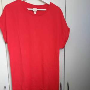 Röd longshirt eller klänning  Loose fit Sommar  Lätt tyg H&M, storlek M