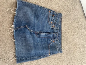 Levis jeanskjol - skulle säga att den passar XS-S