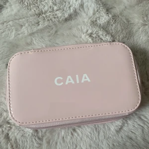 Caia necessär  - I nyskick!💐  Inga skambud tack !