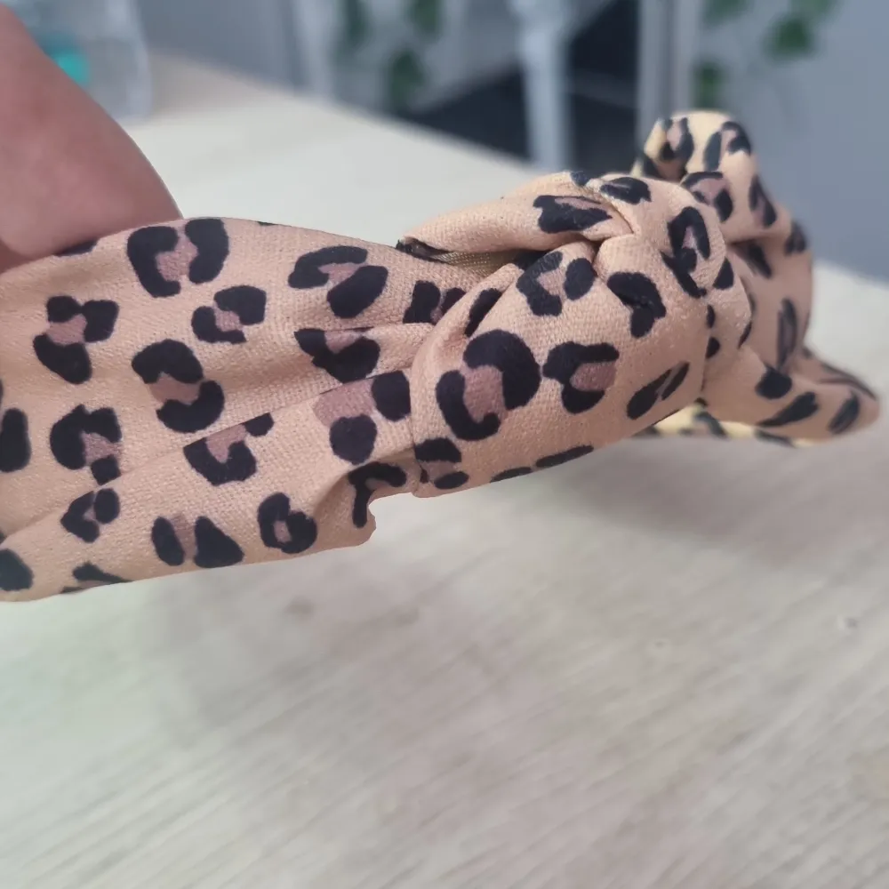 Ett diadem jag inte kommer använda! Det är leopard mönster!. Asusteet.