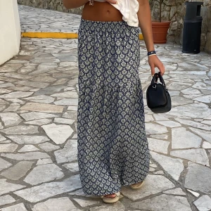 Långkjol  - Intressekoll på denna underbara långkjol som jag själv sytt, jag är 175 och den är sydd efter en xs/s i storleken men har resår i midjan så passar allt från xxs-m🥰 Det kommer komma upp fler liknande kjolar inom kort så håll utkik om ni är intresserade!