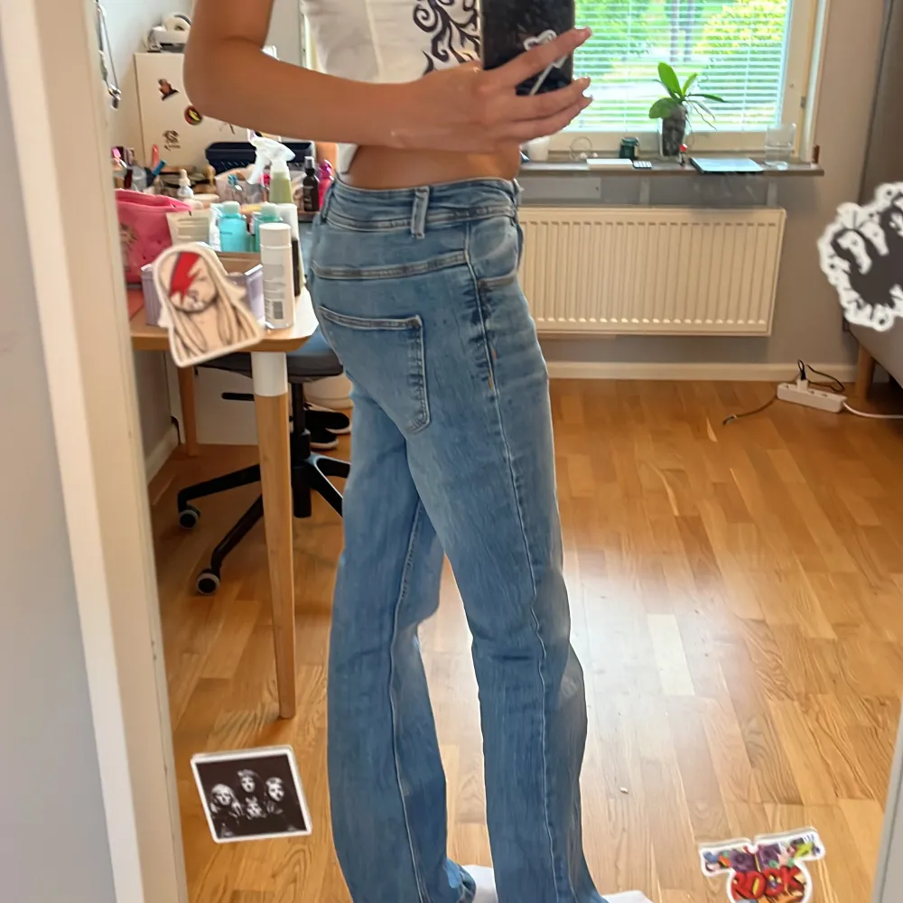 Jättesnygga jeans från JDY i storlek 28.34. Jeans & Byxor.