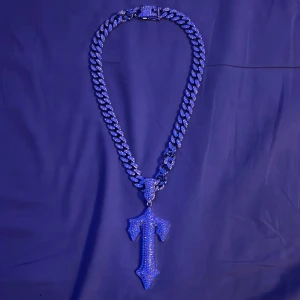 Trapstar Kedja - Trapstar kedja knappt använts, bra skick, skicka ett DM om du är intresserad av att köpa! Priset kan diskuteras 