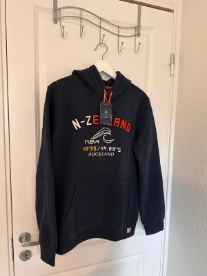 NZA  - Helt ny! Storlek M  Mitt pris 500kr  Pris i affären ca 1000kr 