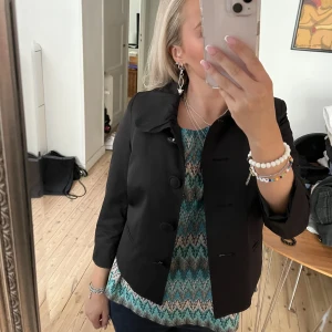 Jacka - Trekvartsärmad tunn jacka perfekt nu till hösten😍