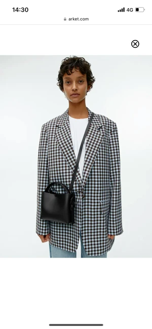 Arket väska - Säljer denna super fin arket väska i lilla modellen, knappt använd ca 3 ggr❤️‍🔥