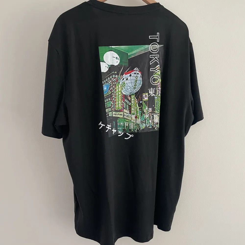 Tokyo Tee från SHEIN i storlek 2xl . T-shirts.