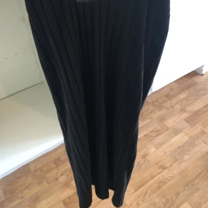 Långkjol - Långkjol från shein därav priset💓30kr+frakt, har två stycken av denna kjol. Storlek L men passar S/M