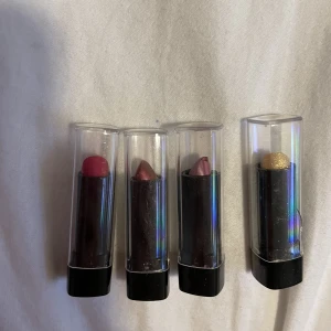 Läppstift  - 4 små läpps aldrig testad på läppar utan på hand. Helt oanvända passar perfekt i handväskan. 