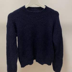 Marinblå stickad tröja från Lindex, helt oanvänd! 💙😇