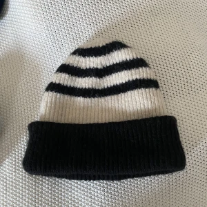 Zara mössa - Mössa från zara bra nu till hösten🖤🤍