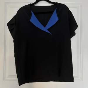 Black and blue polyester blouse, in good condition