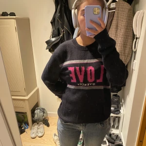 Givenchy paris - Stickad tröja från givenchy paris , passar till allt jätte cool