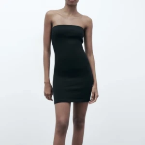 Bandeauklänning zara  - Bandeau klänning från zara storlek s, aldrig använd! 100kr