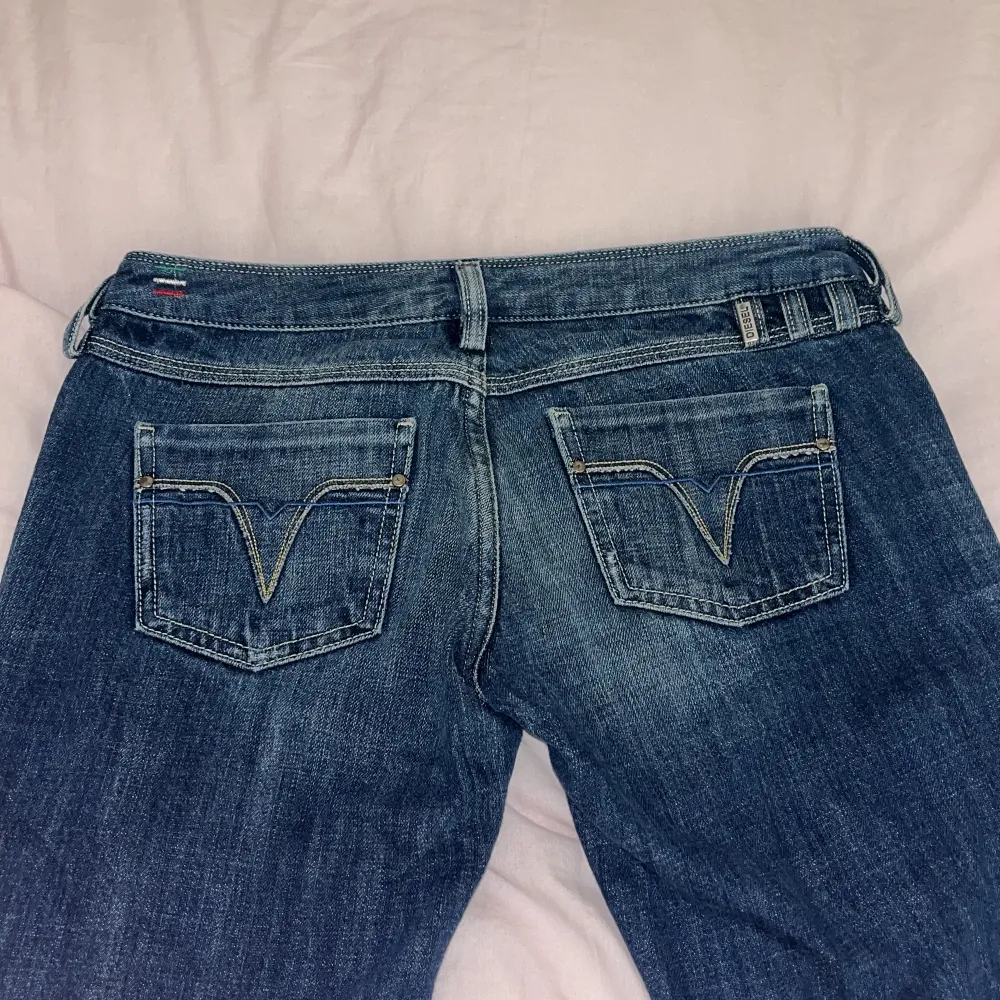 Skit snygga lågmidjade jeans från Disel. Sälja pga att dom tyvärr är för små. . Jeans & Byxor.