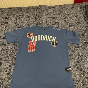 T shirt  - Storlek: S, knappt använd, luftig.